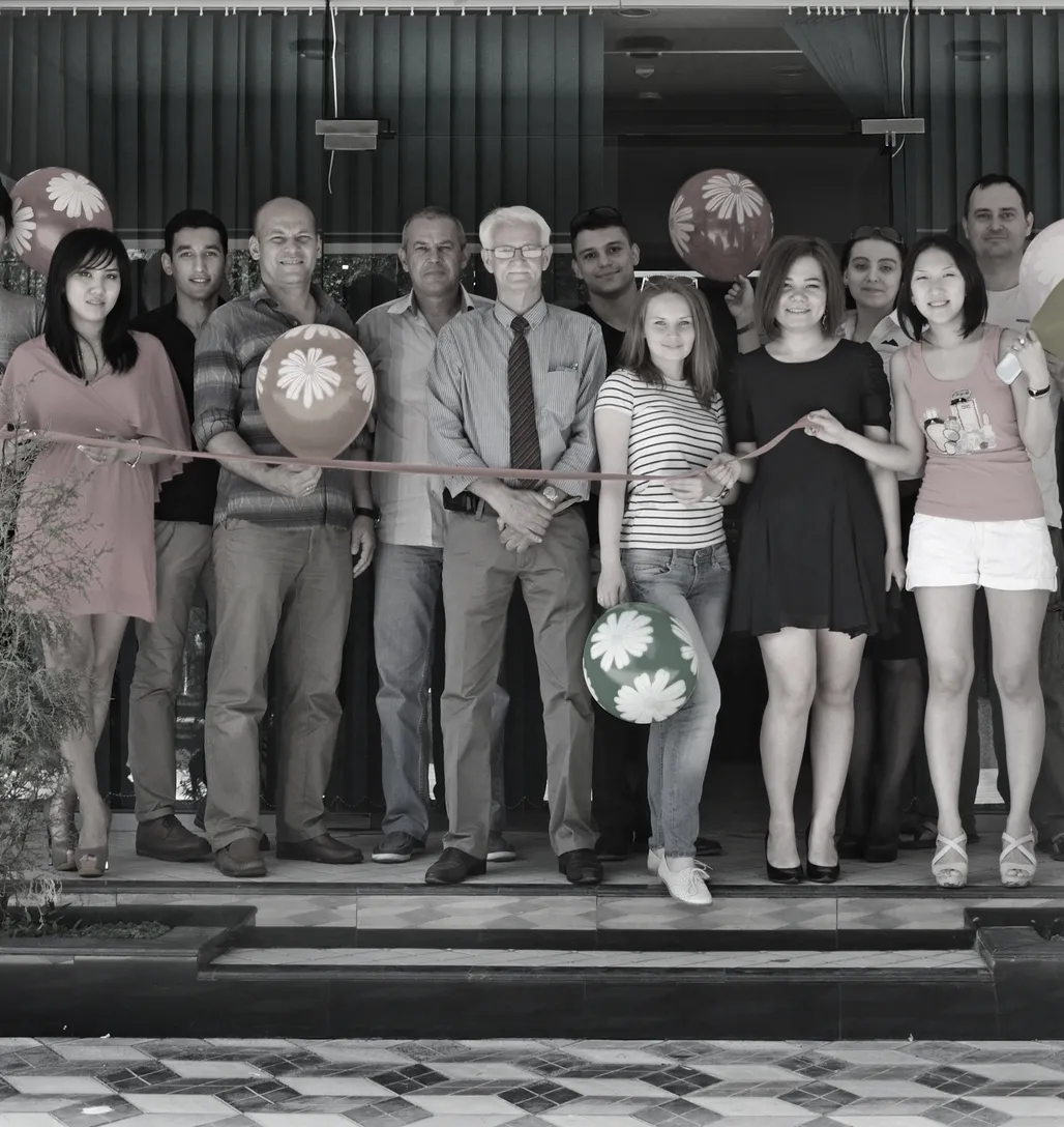 The opening of the new SAD office in 2015: the team of those years cutting the ribbon with Alexander Kuranov
